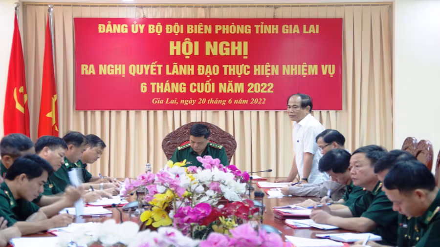 Chủ tịch UBND tỉnh Võ Ngọc Thành phát biểu tại hội nghị Đảng ủy Bộ đội Biên phòng. Ảnh: Hoàng Luân