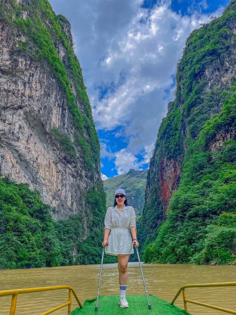 Bên dòng sông Nho Quế. Ảnh: NVCC