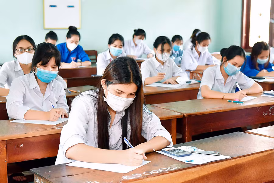 Thí sinh Trường Phổ thông Dân tộc Nội trú tỉnh dự thi tốt nghiệp THPT năm 2021. Ảnh: Đức Thụy