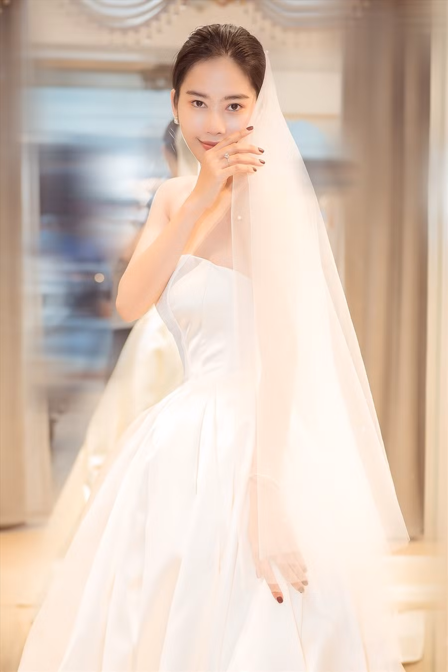 Trong thời gian qua, Nam Em tích cực trở lại showbiz với gameshow truyền hình, chương trình thực tế và các sự kiện thảm đỏ. Ảnh: NSCC.