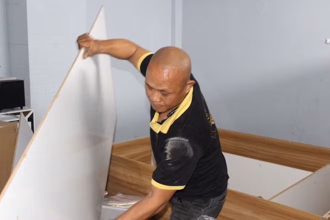  Ngọc Anh làm lại cuộc đời với đủ nghề dù vất vả - Ảnh: Quang Viên