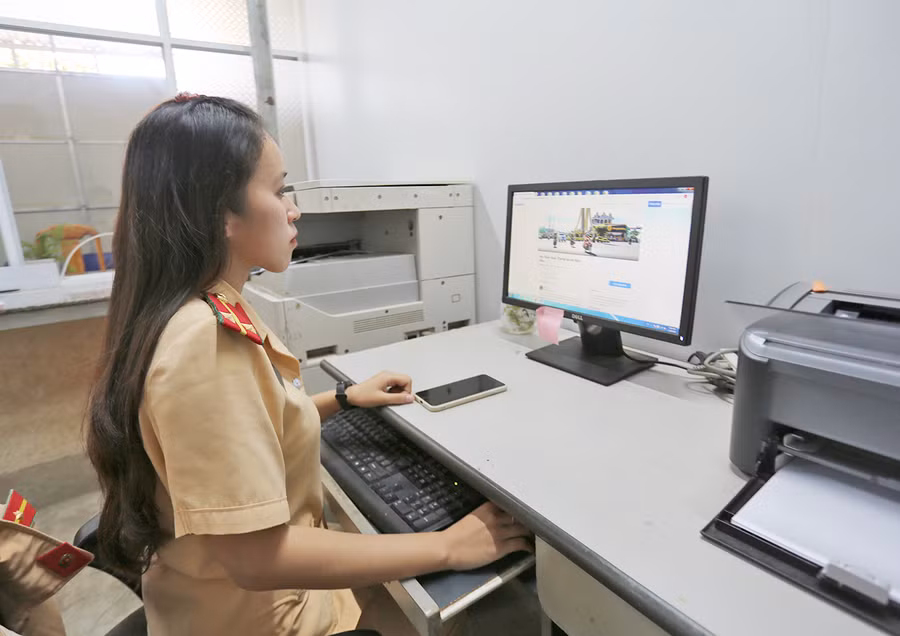 Công an huyện Đak Đoa là đơn vị duy nhất có kênh tương tác riêng về an toàn giao thông trên mạng xã hội. Ảnh: Văn Ngọc