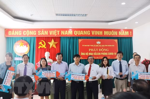 Các công ty ủng hộ mua vaccine phòng COVID-19 tiêm miễn phí cho tất cả người dân trên địa bàn tỉnh. (Ảnh: Tiên Minh/TTXVN)
