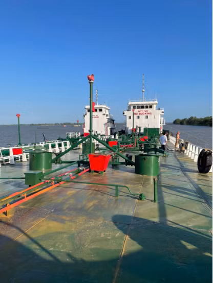 Một vụ xăng dầu lậu vừa bị bắt giữ ở Đồng Nai. Ảnh: Hà Anh Chiến Một vụ xăng dầu lậu vừa bị bắt giữ ở Đồng Nai. Ảnh: Hà Anh Chiến