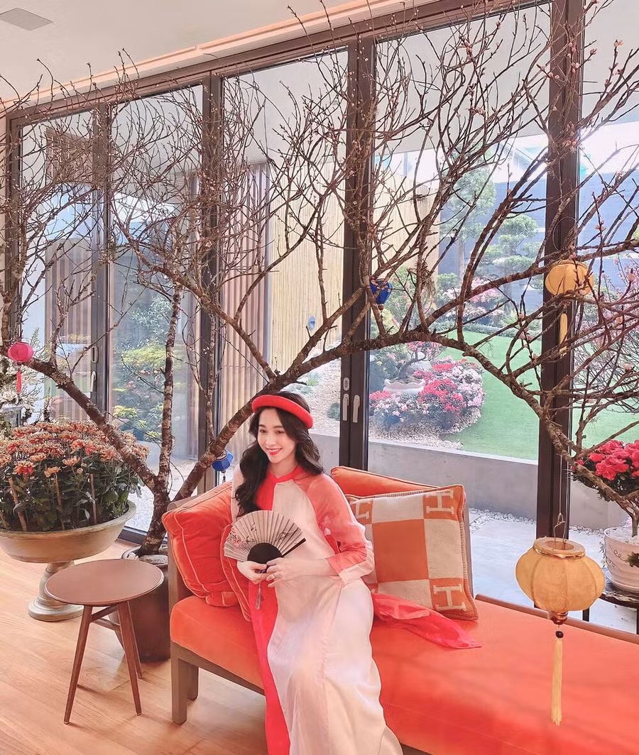  Đặng Thu Thảo luôn được biết đến là nàng Hậu khiêm tốn, rất ít khi update hình ảnh trên trang cá nhân