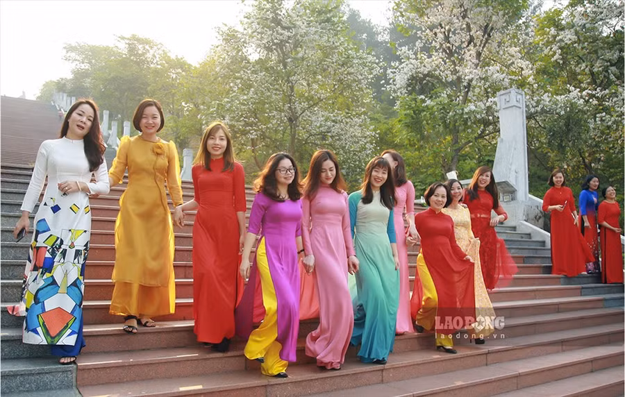 Mỗi cơ quan, đơn vị, doanh nghiệp… đều tổ chức cho chị em phụ nữ đi dã ngoại vào dịp cuối tuần để lưu lại những hình ảnh đẹp.