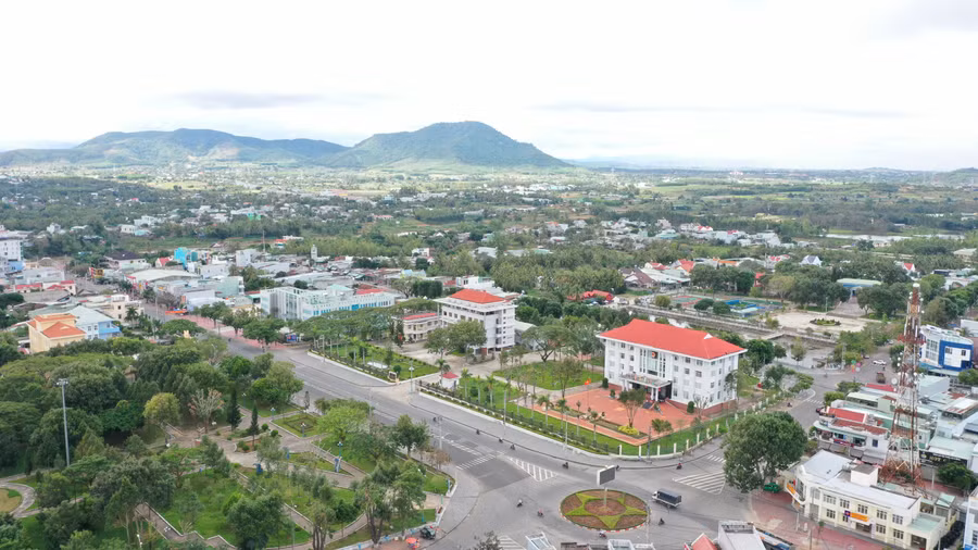 Thị xã An Khê nhìn từ trên cao. Ảnh: Quang Tấn