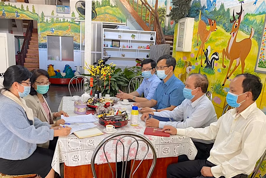 Kiểm tra một cơ sở giáo dục trên địa bàn TP. Pleiku. Ảnh: Mộc Trà Kiểm tra một cơ sở giáo dục trên địa bàn TP. Pleiku. Ảnh: Mộc Trà