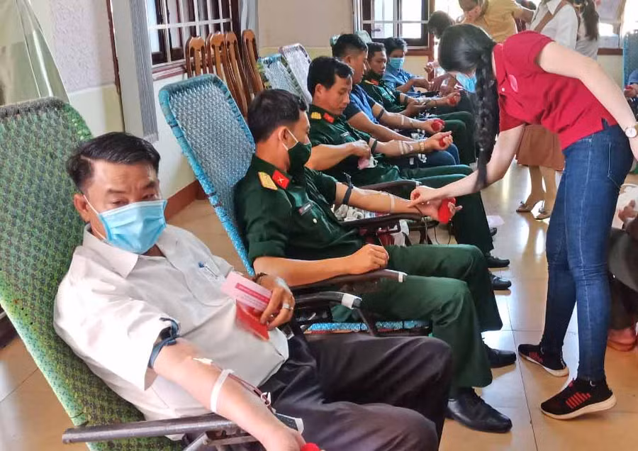 Đông đảo tầng lớp nhân dân huyện Chư Pưh hiến máu tình nguyện. Ảnh: Hồng Ngọc