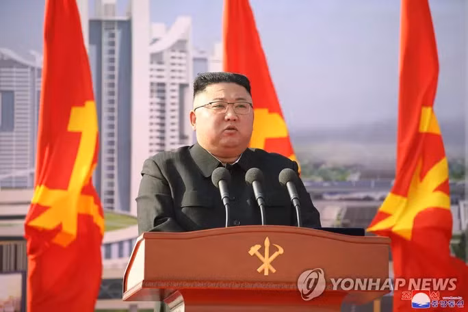 Lãnh đạo Kim Jong-un phát biểu tại lễ khánh thành dự án xây dựng 10.000 căn hộ mới ở Bình Nhưỡng hôm 23-3. Ảnh: KCNA