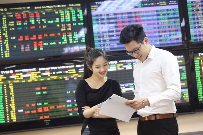 Thị trường chứng khoán vẫn đang thu hút vốn đầu tư. ẢNH: NGỌC THẮNG