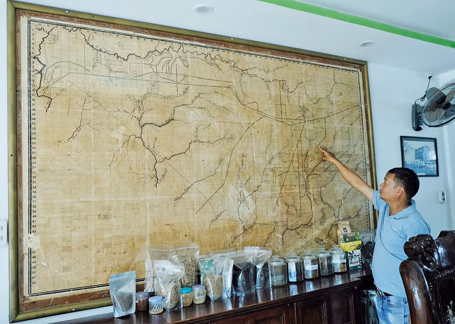 Bản đồ quy hoạch Sở chè Bàu Cạn có từ thời Pháp hiện vẫn được lưu giữ. Ảnh: Hoàng Ngọc