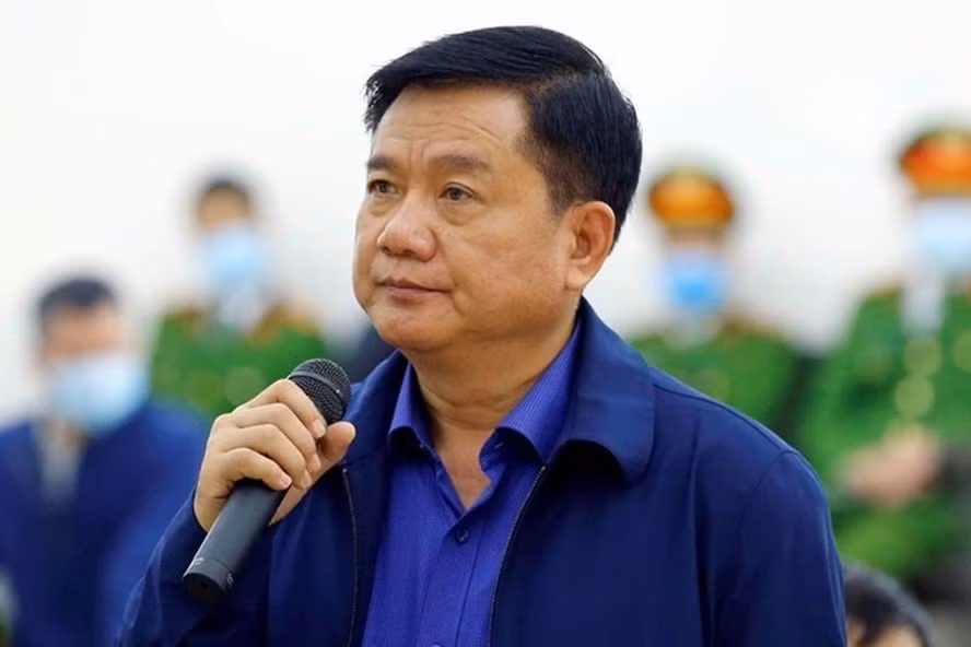  Bị cáo Đinh La Thăng tại phiên toà sơ thẩm, vụ án sai phạm xảy ra tại Dự án Ethanol Phú Thọ. Ảnh: TTXVN.