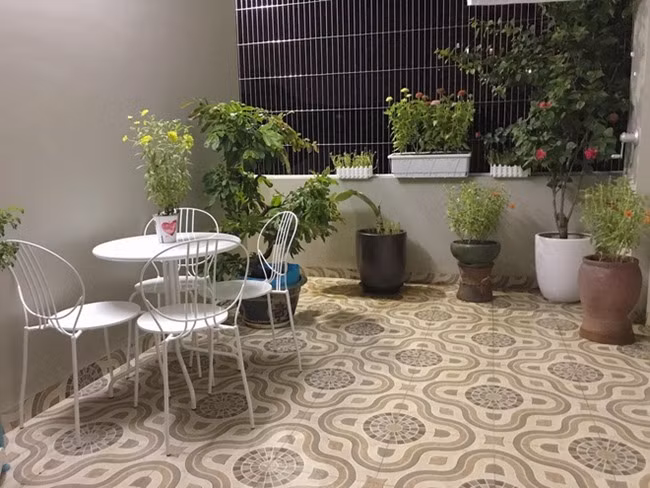 Tự tay nữ MC trang trí những góc nhỏ nhất trong căn nhà đem lại không khí ấm ấp, tươi mới.