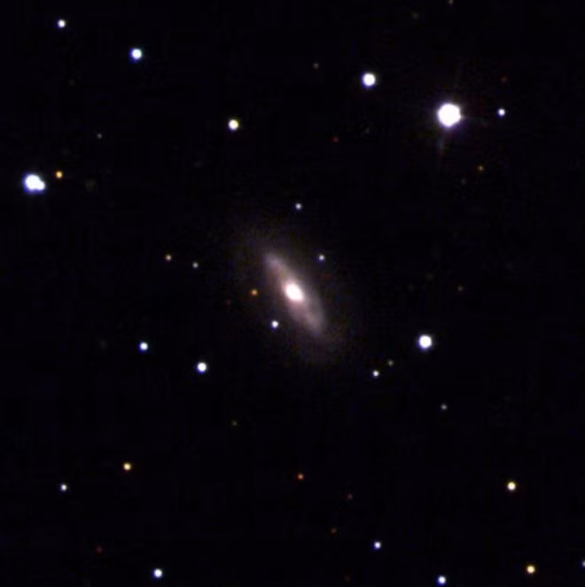 Thiên hà J0437+2456. Ảnh: SLOAN DIGITAL SKY SURVEY