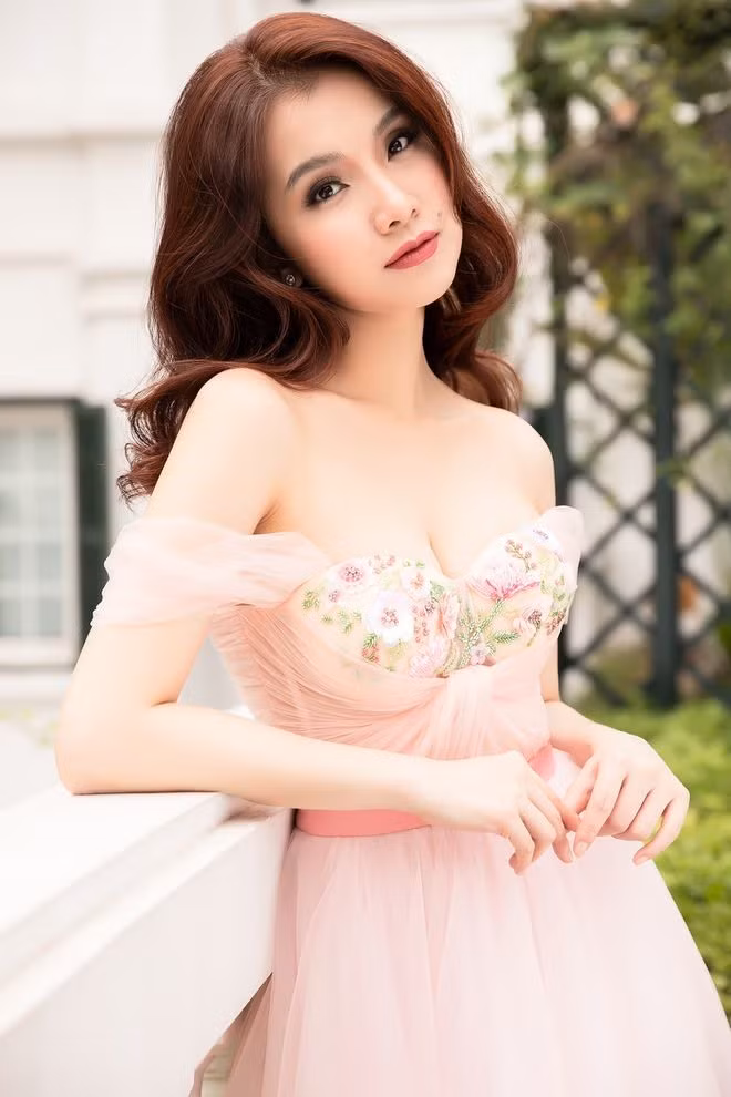 Đến thời điểm hiện tại, dù đã là bà mẹ hai con, chẳng mấy khi Thùy Lâm xuất hiện ở các sự kiện giải trí dù lớn hay nhỏ. Thỉnh thoảng cô chụp các bộ ảnh thời trang cho các nhà thiết kế thân thiết. Ảnh: NVCC.