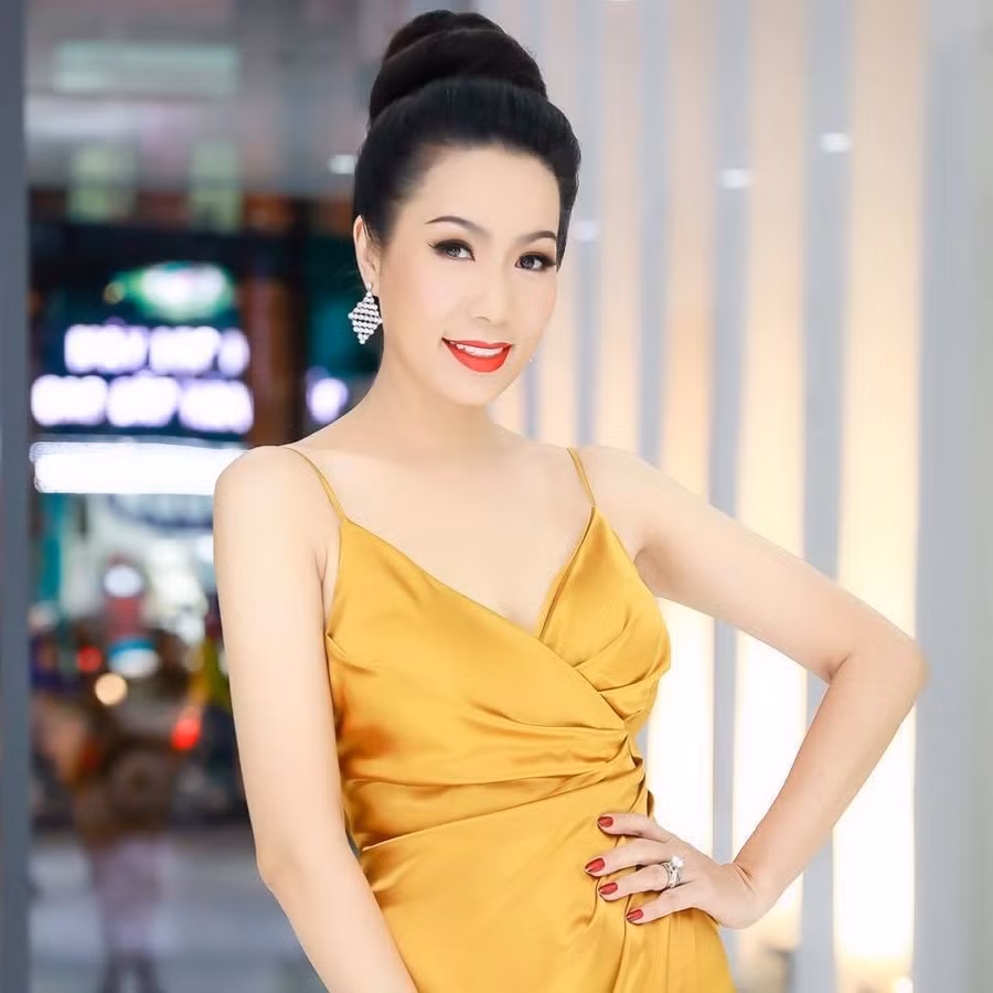 Trịnh Kim Chi là một nghệ sĩ gạo cội chuyên thủ những vai mẹ, vai vợ hiền lành. Tuy nhiên đến phim 
