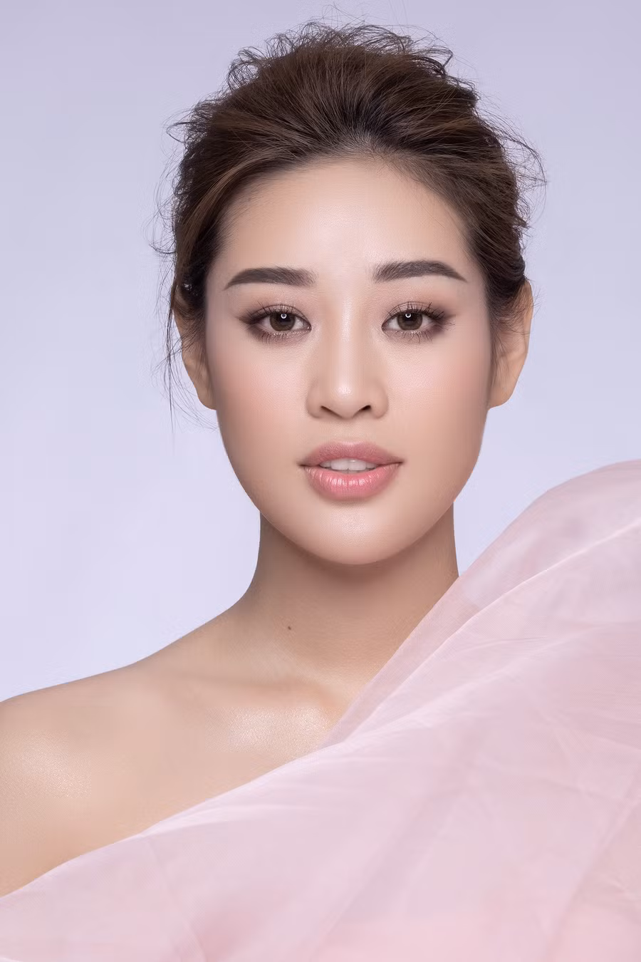 Với Khánh Vân, áp lực là có nhưng không vì thế mà cô bị tác động tâm lý. Chính kinh nghiệm nhiều năm hoạt động làng giải trí giúp Khánh Vân có bản lĩnh đối diện với những áp lực, đặc biệt là những khó khăn, thử thách đang chờ đợi phía trước. Ảnh: MU.