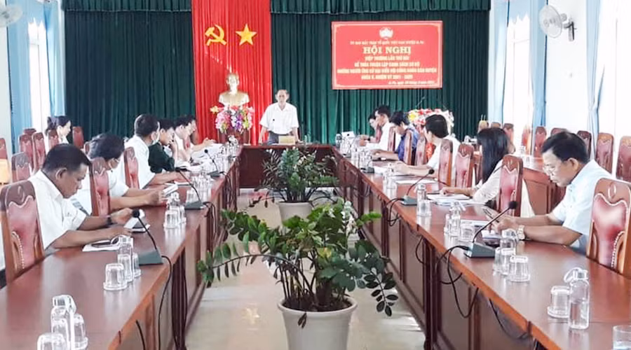 Ia Pa tập trung công tác nhân sự ứng cử đại biểu HĐND các cấp ảnh 1 Ban Thường trực Ủy ban MTTQ Việt Nam huyện Ia Pa tổ chức hội nghị hiệp thương lần 2. Ảnh: Vũ Chi