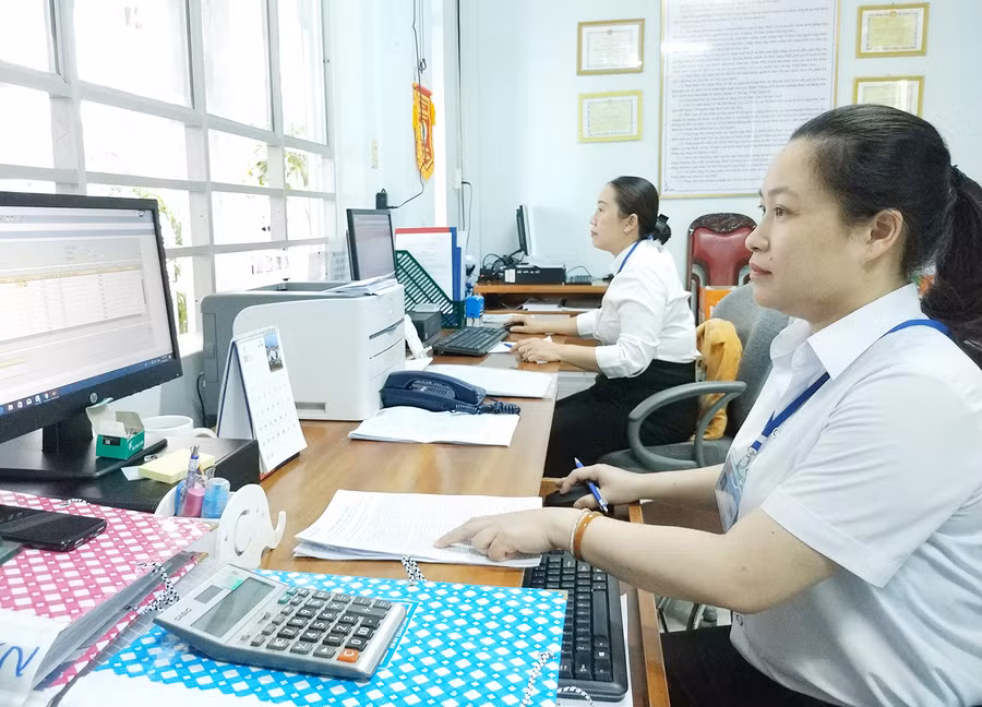Thông qua phương thức nộp lệ phí trước bạ điện tử, cơ quan Thuế gia tăng hiệu quả quản lý các nguồn thu ngân sách nhà nước. Ảnh: Sơn Ca