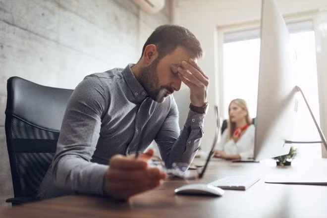 Ngày thứ hai thường có nhiều áp lực trong công việc khiến nhiều người đau đầu, đau tim hơn - Ảnh minh họa: Shutterstock Ngày thứ hai thường có nhiều áp lực trong công việc khiến nhiều người đau đầu, đau tim hơn - Ảnh minh họa: Shutterstock