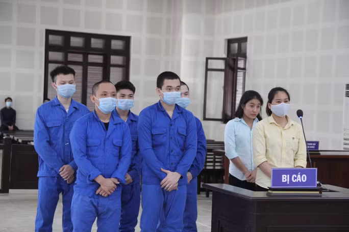 Các bị cáo trong đường dây môi giới mại dâm tại phiên tòa sáng 4-3