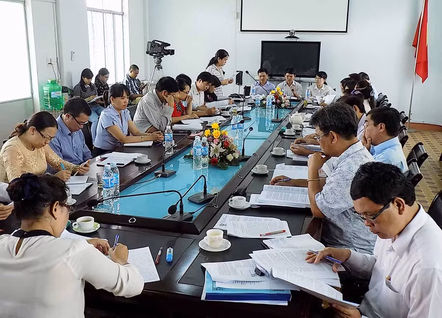 Đoàn giám sát của tỉnh kiểm tra công tác cải cách hành chính tại UBND TP. Pleiku. Ảnh: Thanh Nhật Đoàn giám sát của tỉnh kiểm tra công tác cải cách hành chính tại UBND TP. Pleiku. Ảnh: Thanh Nhật