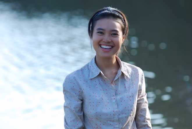 Vai diễn trong bộ phim đã giúp Lan Ngọc đem về giải Mai Vàng đầu tiên trong sự nghiệp với hạng mục “Nữ diễn viên điện ảnh, truyền hình được yêu thích nhất”. Vai Nương cũng giúp nữ diễn viên tiếp tục nhận được giải Cánh Diều Vàng cho hạng mục “Nữ diễn viên chính xuất sắc phim truyện điện ảnh”. Ảnh: NSX. Vai diễn trong bộ phim đã giúp Lan Ngọc đem về giải Mai Vàng đầu tiên trong sự nghiệp với hạng mục “Nữ diễn viên điện ảnh, truyền hình được yêu thích nhất”. Vai Nương cũng giúp nữ diễn viên tiếp tục nhận được giải Cánh Diều Vàng cho hạng mục “Nữ diễn viên chính xuất sắc phim truyện điện ảnh”. Ảnh: NSX.