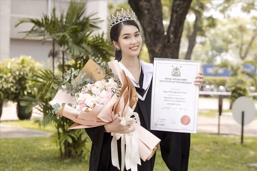 Á hậu Phương Anh chính thức tốt nghiệp Đại học RMIT với tấm bằng xuất sắc. Ảnh: Sen Vàng.