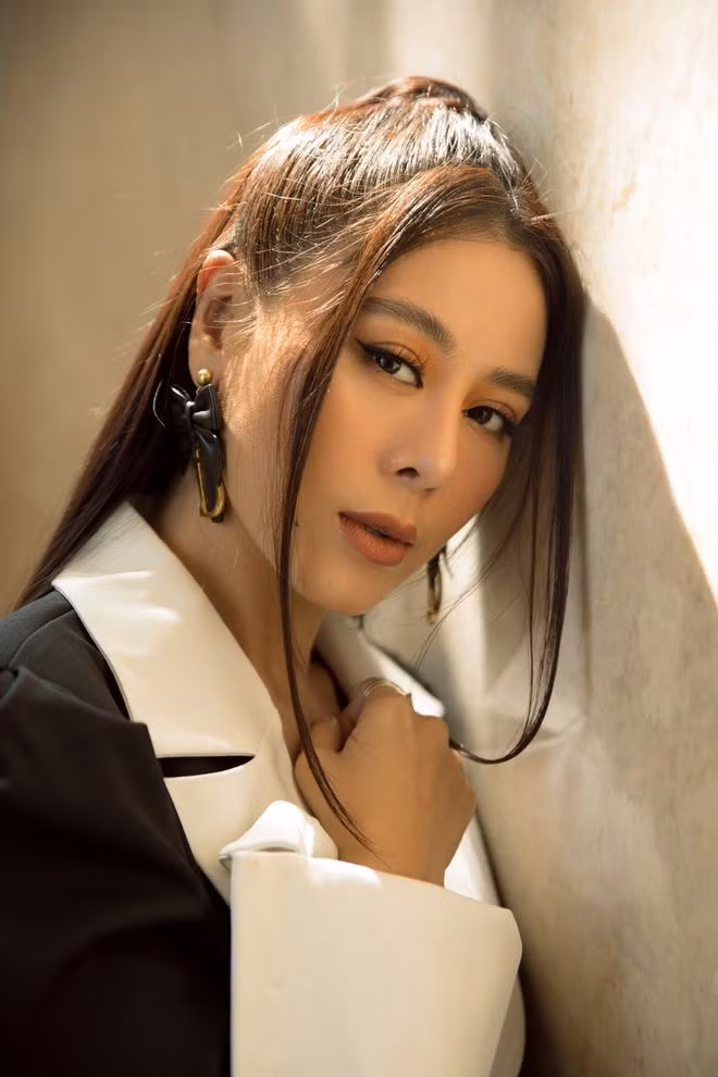 Nam Thư gây chú ý với hình ảnh chững chạc, thanh lịch khi chuyển hướng kinh doanh ẢNH: PHAN THÀNH NHÂN
