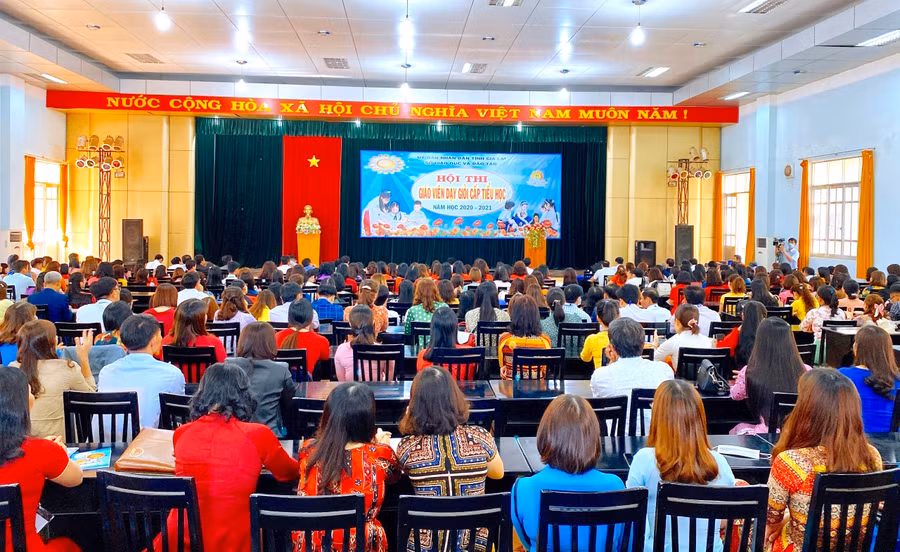 1- Quang cảnh lễ khai mạc hội thi. Ảnh: Mộc Trà.