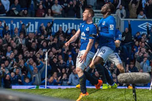  Niềm vui của James McCarthy sau khi mở tỷ số cho Everton - Ảnh: Daily Mail