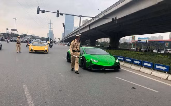 Hai siêu xe bị CGST tuýt còi. (Nguồn: Otofun).