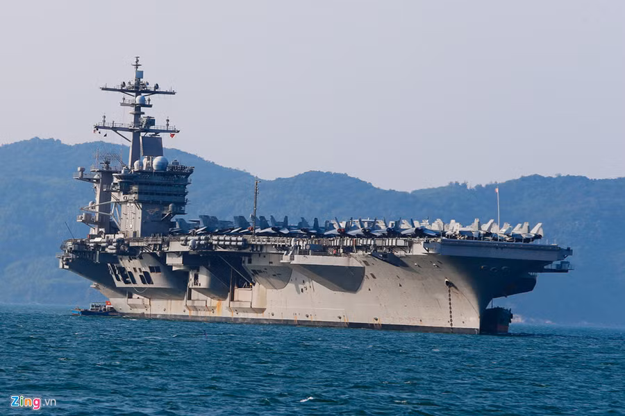  USS Carl Vinson là một trong 10 siêu tàu sân bay hạt nhân lớp Nimitz của Hải quân Mỹ. Tàu có biệt danh 