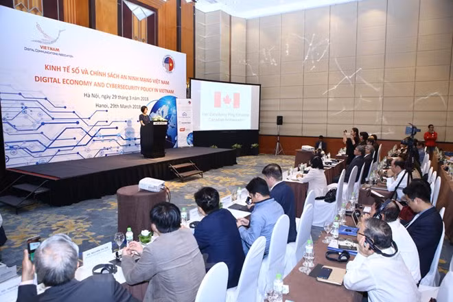 Nhiều chuyên gia cho rằng, bên cạnh việc phát triển kinh tế số còn phải chú trọng tới an toàn thông tin. Nhiều chuyên gia cho rằng, bên cạnh việc phát triển kinh tế số còn phải chú trọng tới an toàn thông tin.