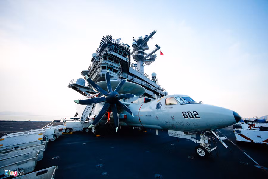  USS Carl Vinson được ví như một 