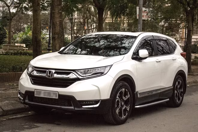 Honda CR-V 2018 được giảm gần 200 triệu đồng. Honda CR-V 2018 được giảm gần 200 triệu đồng.