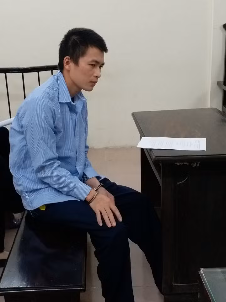 Bị cáo Vi Văn Tùng. Bị cáo Vi Văn Tùng.