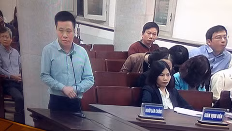 Hà Văn Thắm trả lời thẩm vấn tại tòa