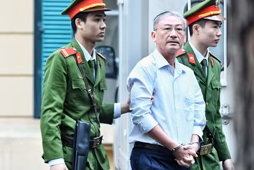 Bị cáo Nguyễn Xuân Thắng trước giờ khai mạc phiên tòa