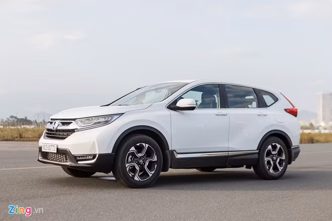 Các đại lý tư nhân đang bán vội những chiếc CR-V đã ôm do lô xe chính hãng mới sắp về.