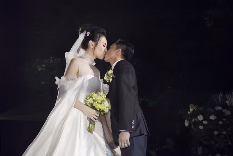  Được chứng kiến cô dâu diện thiết kế 