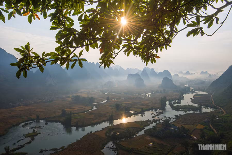 Buổi sớm trên cánh đồng ở Trà Lĩnh Buổi sớm trên cánh đồng ở Trà Lĩnh