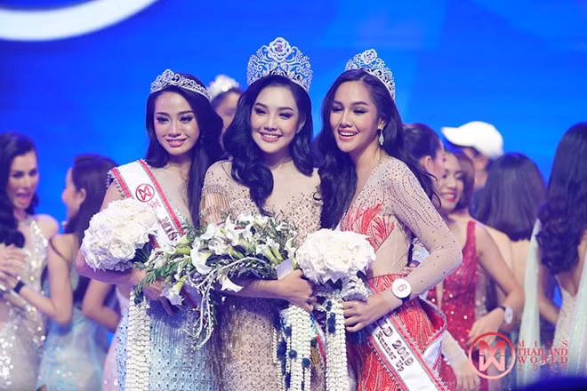 Ngay khi đăng quang, tân Hoa hậu Thế giới Thái Lan lập tức nhận được nhiều sự chú ý của cộng đồng người hâm mộ sắc đẹp. Chadapattarawalrachoat cũng được xem là đối thủ nặng ký cân tài, cân sức của Hoa hậu Lương Thùy Linh tại đấu trường thế giới năm nay.