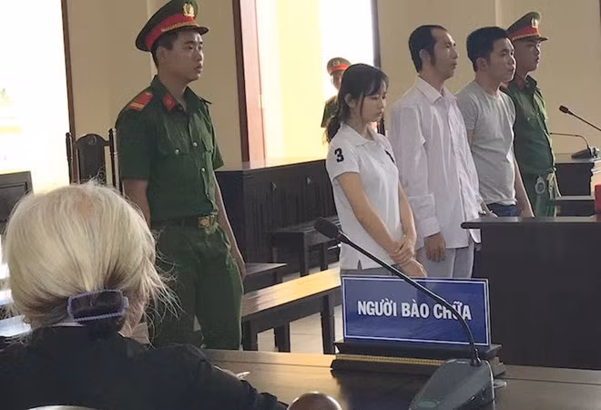  Nhóm 3 bị cáo đều xin giảm nhẹ hình phạt nhưng tòa phúc thẩm không chấp nhận. Ảnh: Minh Anh.