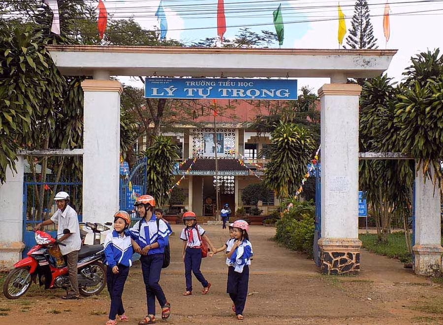  Nhiều trường học trên địa bàn huyện Ia Grai đã được xây dựng kiên cố. Ảnh: T.N