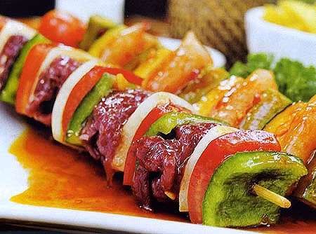  Chọn phần thịt nạc khi nướng hay cắt phần mỡ từ thịt trước khi nướng để giảm nguy cơ bùng lửa hoặc khói nặng, 2 dấu hiệu cho thấy việc sẽ tạo ra chất gây ung thư trên thịt. Ảnh minh họa: Internet