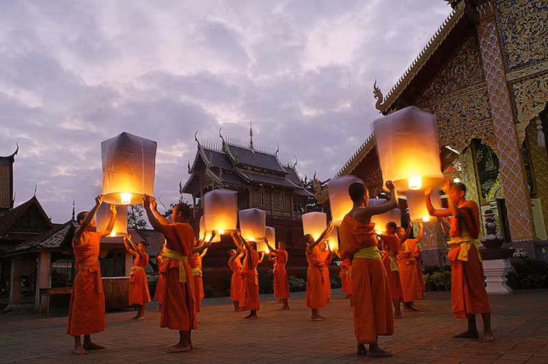 Chiang mai nằm ở miền bắc Thái Lan là điểm đến không thể bỏ qua khi tới thăm đất nước này. Có rất nhiều điều thú vị chờ đợi du khách khi tới đây như khu chợ đêm, hơn 300 đền thờ Phật giáo hay những lễ hội ấn tượng. Chiang mai nằm ở miền bắc Thái Lan là điểm đến không thể bỏ qua khi tới thăm đất nước này. Có rất nhiều điều thú vị chờ đợi du khách khi tới đây như khu chợ đêm, hơn 300 đền thờ Phật giáo hay những lễ hội ấn tượng.