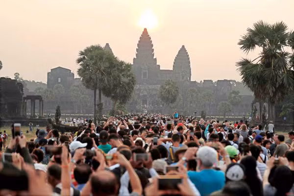 Ngắm hoàng hôn ở Angkor Wat
