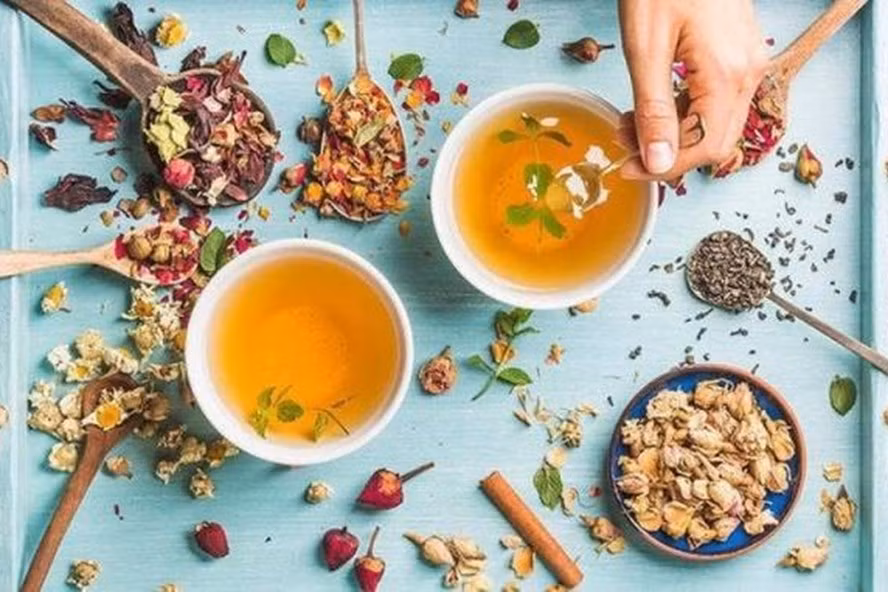 Cần chú ý khi sử dụng những thứ nước giải khát thơm ngon, dễ uống, làm tăng hiệu quả thanh nhiệt, giải độc. Ảnh minh họa
